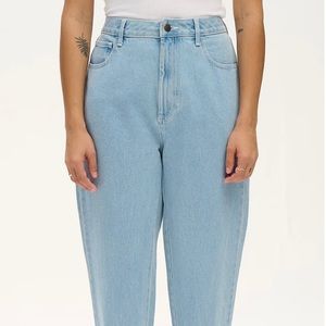 Lucy & Yak Dana Mom Jeans Light Wash Blue